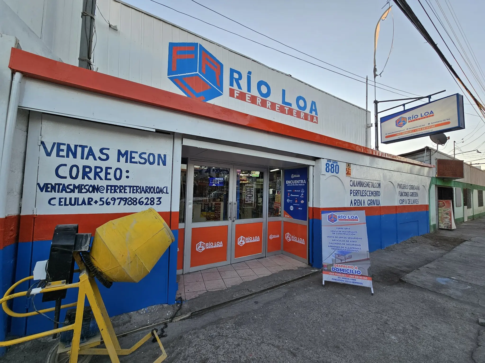 Ferretería Río Loa colaborando con empresas